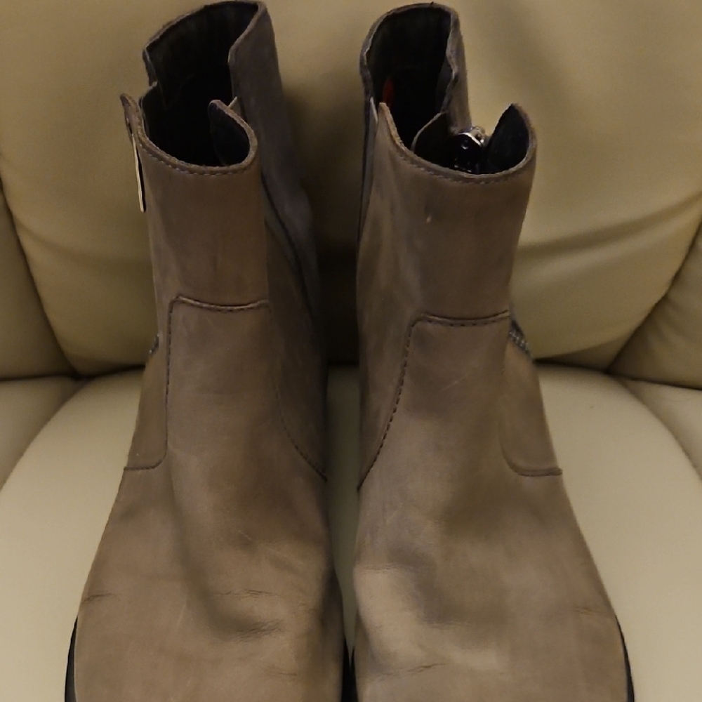 Sorel Women's Taupe Leather Boots